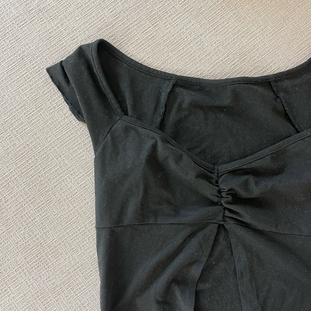 Black Rouch-Front Crop Top - Picture 3 of 4